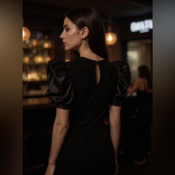 Alice + Olivia Dresses & Skirts - Alice + Olivia Black Dress with Ruffle Sleeves